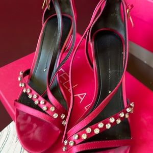 Hot pink ladies star pot shoes. Size40. Lightly used.
